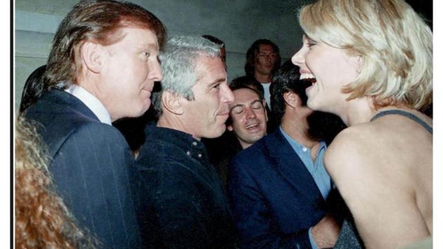 Trump, junto a Epstein en una de sus fiestas.