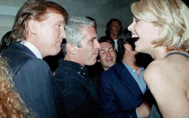 Trump, junto a Epstein en una de sus fiestas.