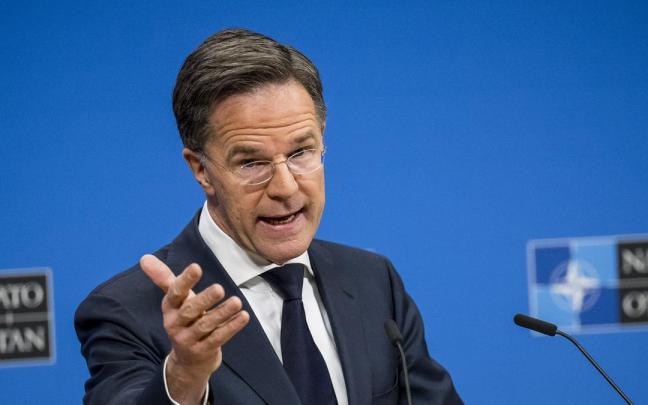 El secretario general de la OTAN, Mark Rutte, atiende a los medios.