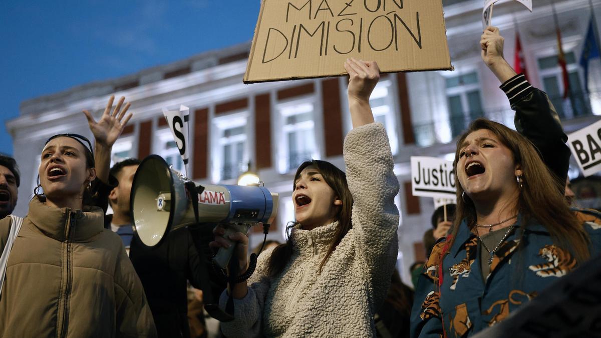 Manifestantes piden la dimisión de Carlos Mazón en Valencia