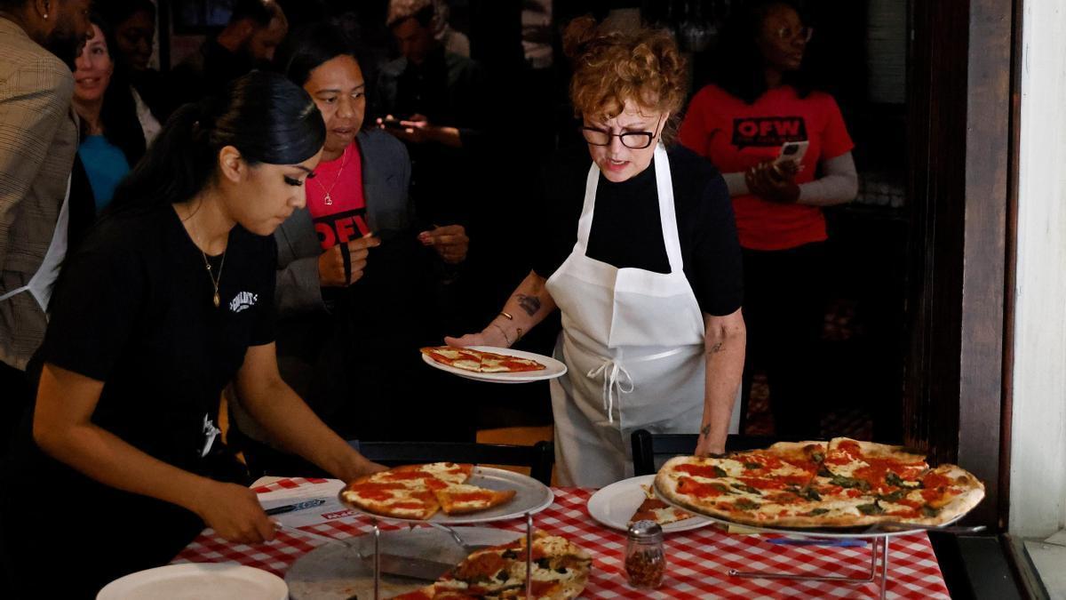 Susan Sarandon vuelve a ser camarera en Nueva York para reivindicar salarios dignos