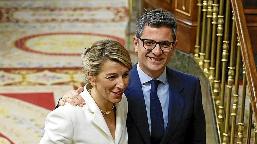 Yolanda Díaz, que tuvo un protagonismo destacado, es arropada por Félix Bolaños.