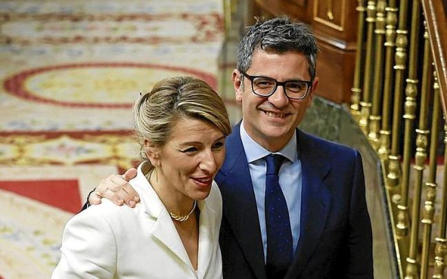 Yolanda Díaz, que tuvo un protagonismo destacado, es arropada por Félix Bolaños.