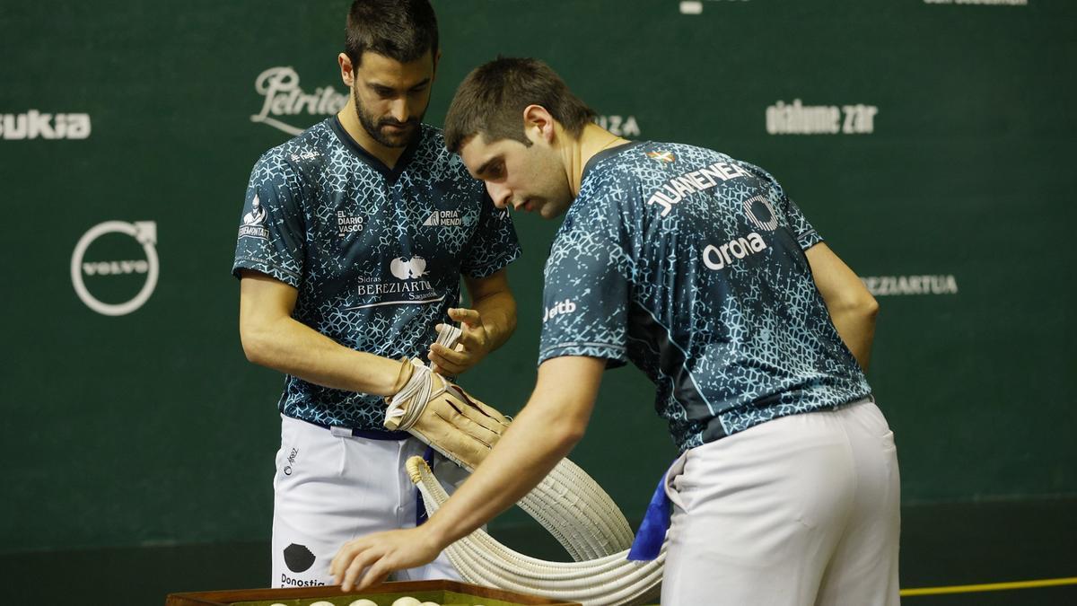 Beñat Segurola y Aritz Juanenea.