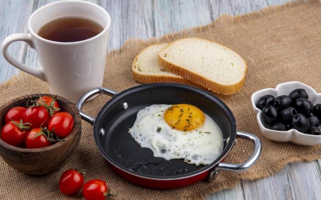 El mejor consejo para controlar la glucemia en sangre y evitar el picoteo a deshora es tomando más alimentos ricos en fibra y proteína.