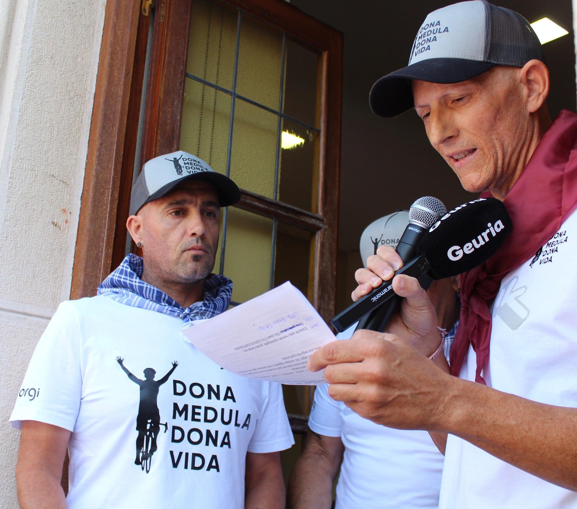 lectura del pregón por parte de la asociación 'Dona Médula, Dona Vida'