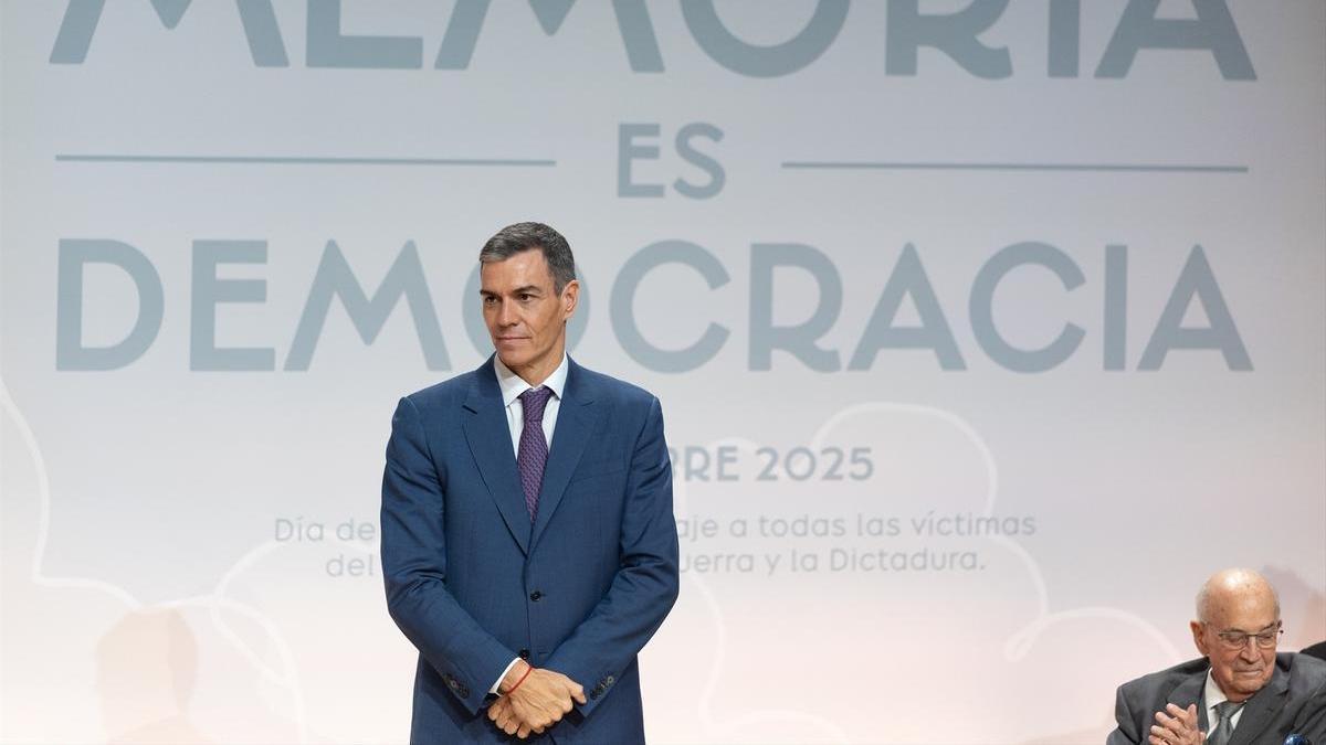 El presidente del Gobierno español, Pedro Sánchez, durante el homenaje a víctimas de la Guerra Civil y el franquismo.