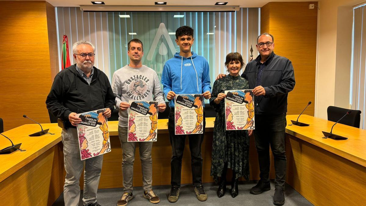 De izquierda a derecha Josean Merino, Txerra Molinuevo, Luken Álava, Ainhoa Urrutia y Luis Mariano Álava