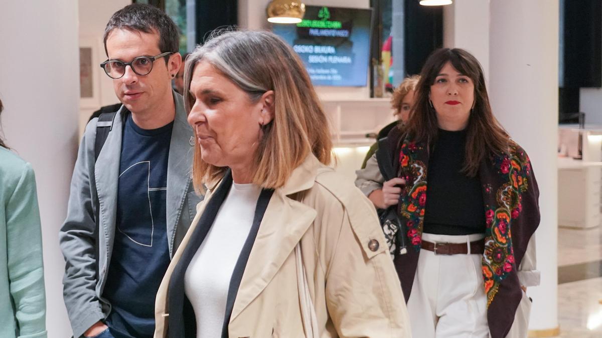 Pello Otxandiano, Nerea Kortajarena y Oihana Etxebarrieta, la delegación de EH Bildu en la cita del lunes, en una imagen de archivo