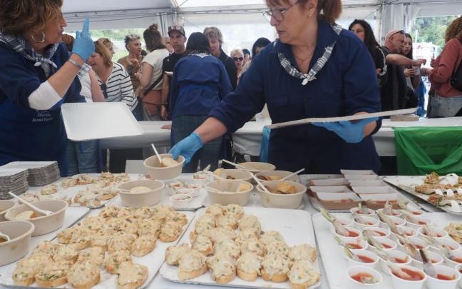 La oferta gastronómica preparada para el Berdel Eguna satisfizo a los paladares más exigentes / Aitor La oferta gastronómica preparada para el Berdel Eguna satisfizo a los paladares más exigentes