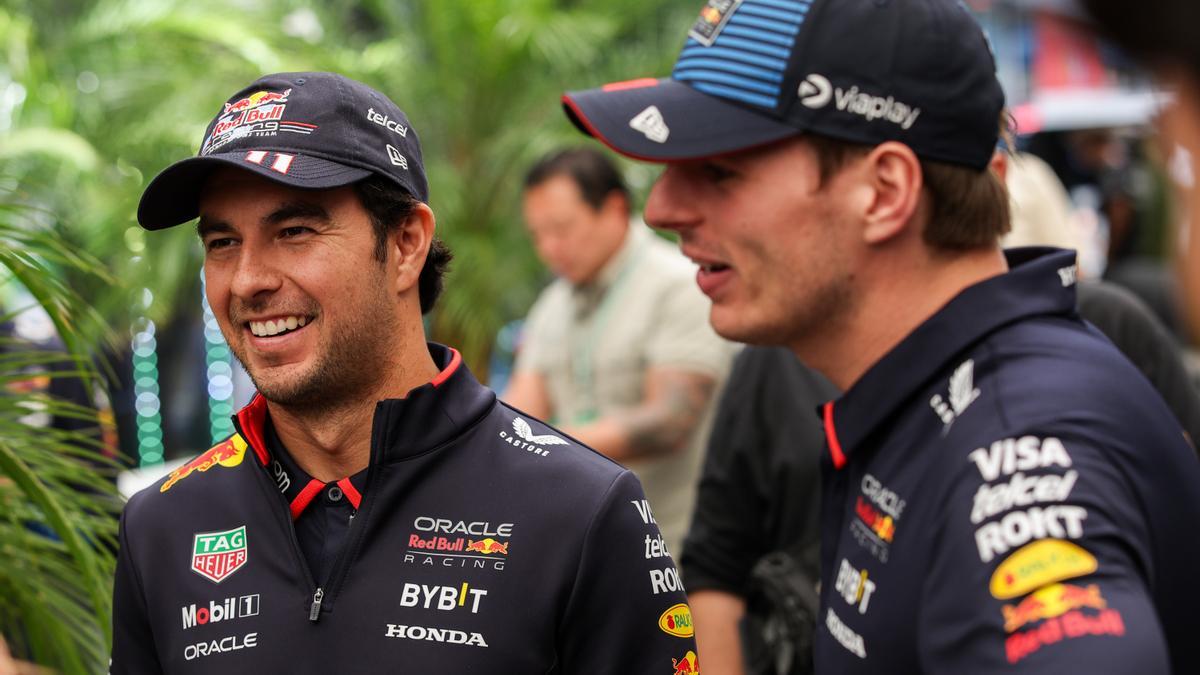 Checo Pérez, junto a Max Verstappen.