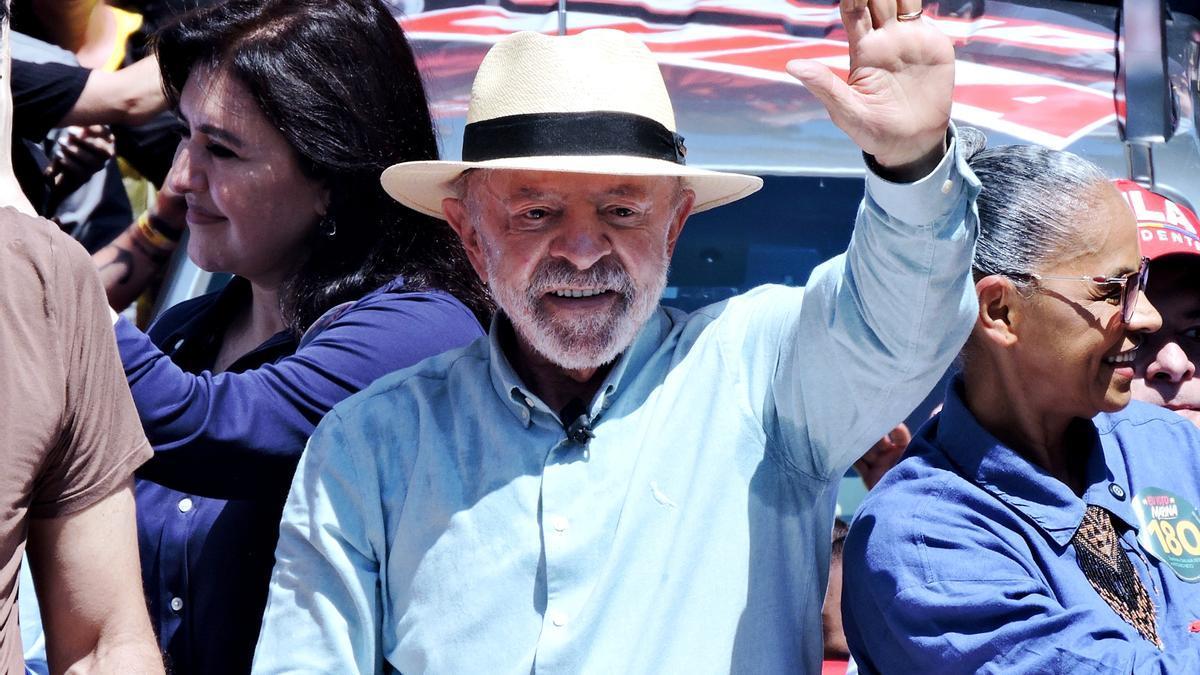 El presidenta brasileño, Luiz Inacio Lula da Silva, participa en un acto de la campaña electoral.