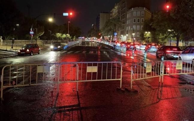 Túnel de València cerrado al tráfico por lluvias.