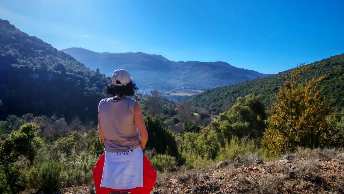 Ruth con Beganzo al fondo