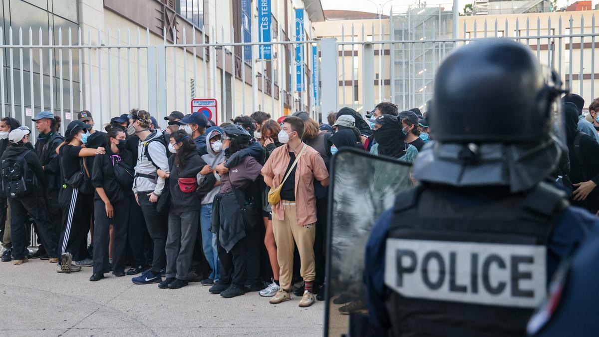 la jornada de huelga arranca en Francia con más de medio centenar de detenidos