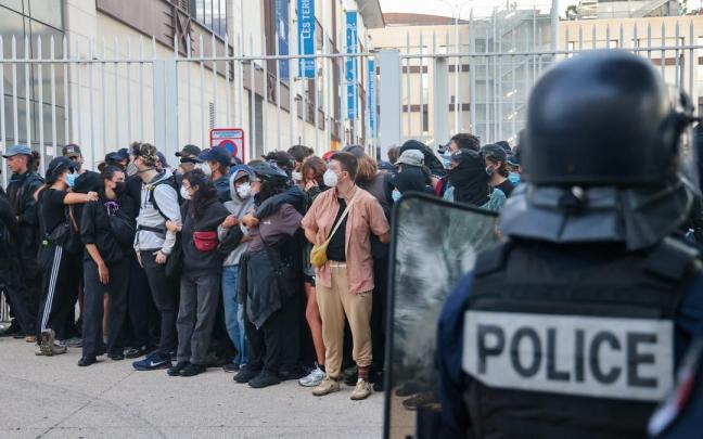 la jornada de huelga arranca en Francia con más de medio centenar de detenidos