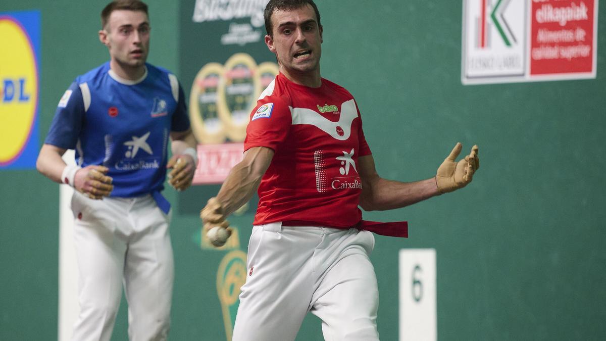 En imágenes: Asier Agirre supera a Iker Salaberria en el Manomanista Serie B.