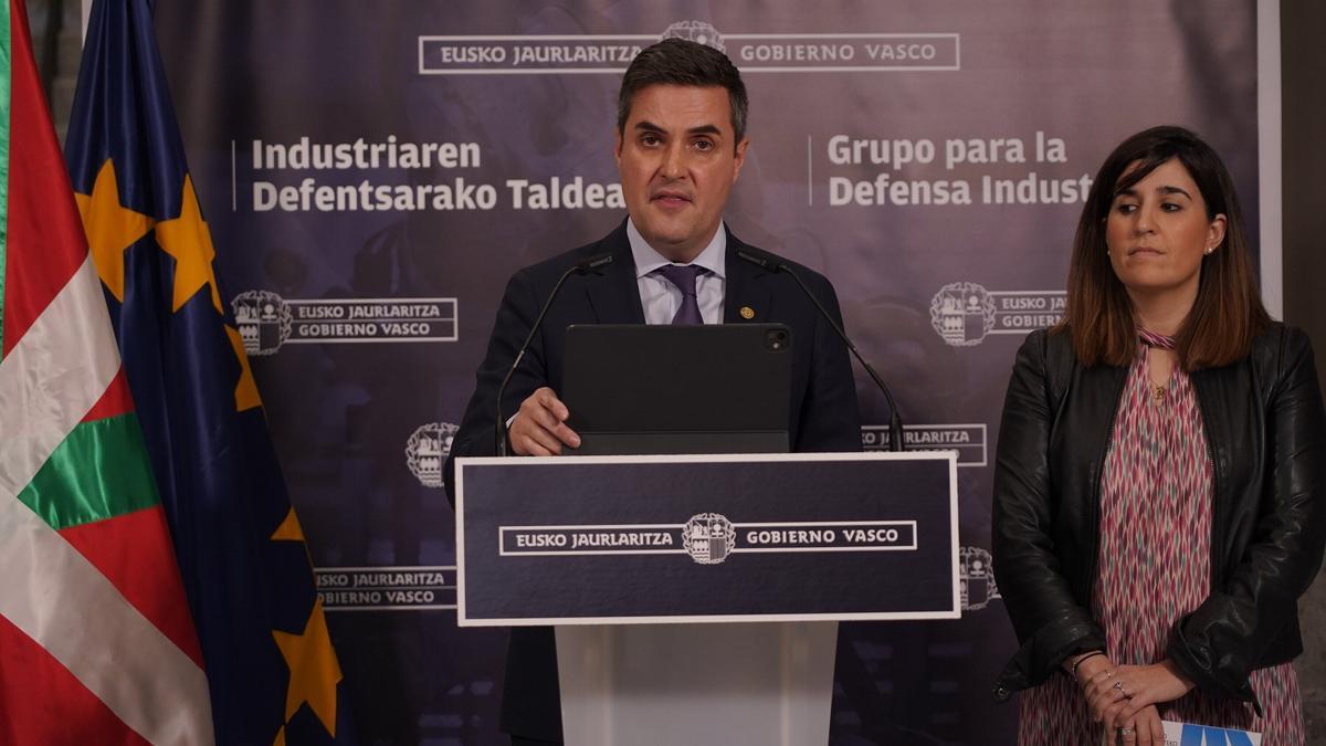 El consejero de Industria, Mikel Jauregi, durante la reunión del grupo para la Defensa Industrial