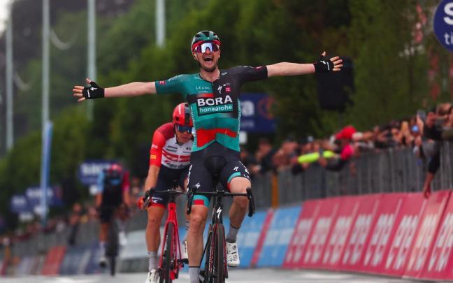 El alemán Nico Denz se impone en la duodécima etapa del Giro. El alemán Nico Denz se impone en la duodécima etapa del Giro.
