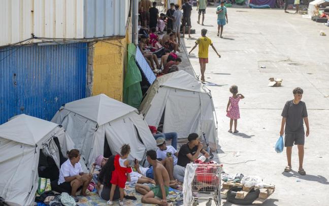 En imágenes: Situación migratoria en las naves del Tarajal