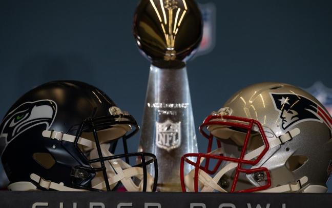 Los cascos de los Seattle Seahawks y de los New England Patriots, finalistas de la Super Bowl LX que se disputará en Santa Clara.