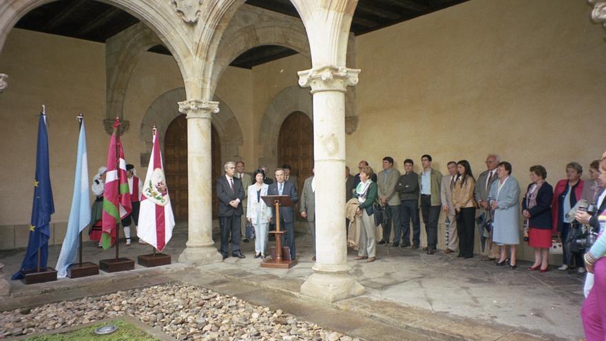 El acto de hermanamiento, con las autoridades al frente, en la universidad Sancti Spiritus.