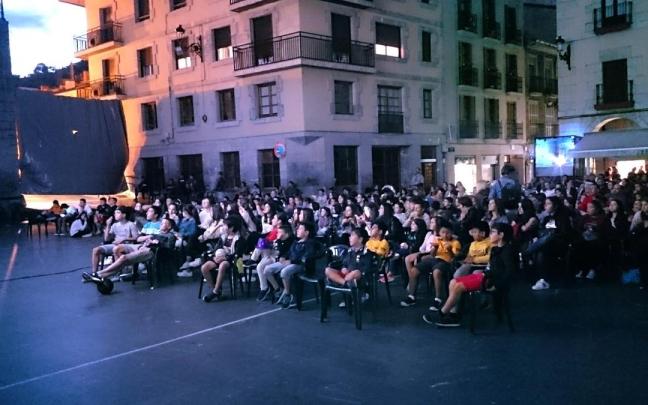 La plaza Kalegoen volverá a ser el escenario de veladas de cine a lo largo del mes de julio. / Aitor La plaza Kalegoen volverá a ser el escenario de veladas de cine a lo largo del mes de julio.