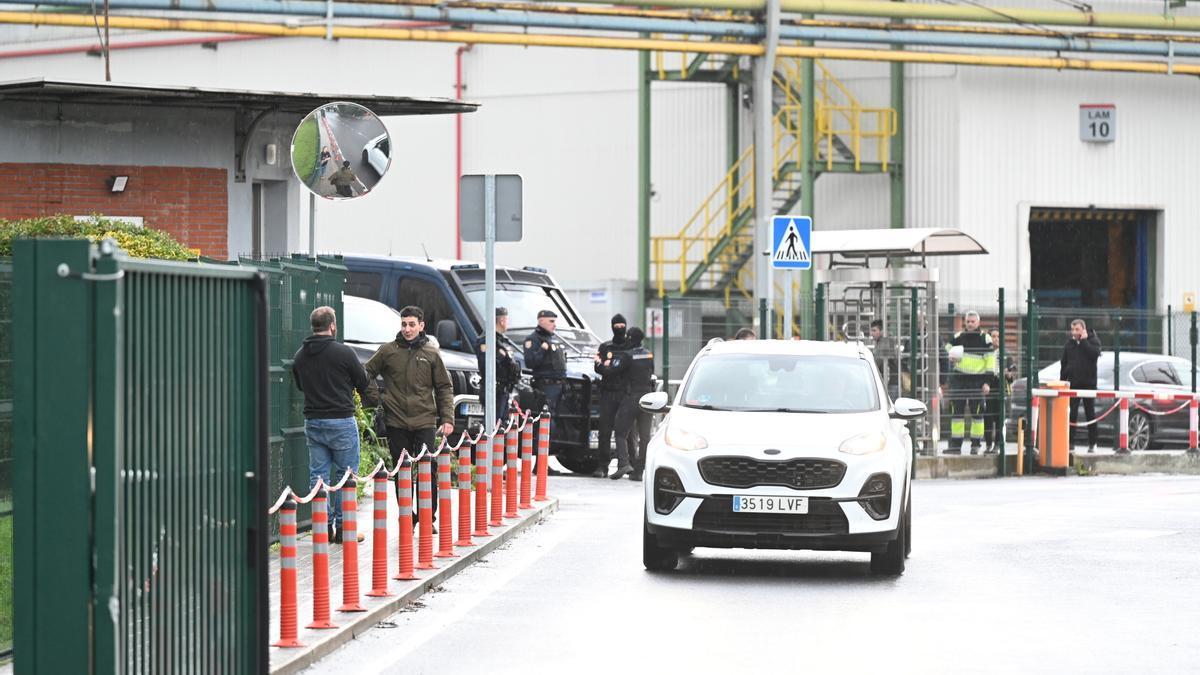 Agentes de la Policía Nacional en Sidenor.