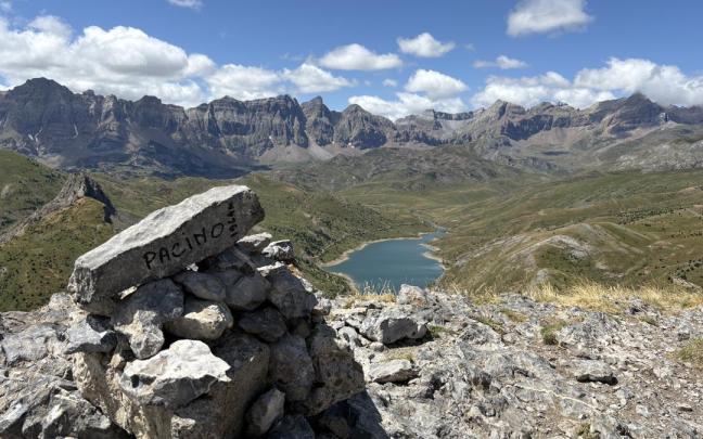 Vistas hacia el Pirineo desde la cima de pico Pacino.