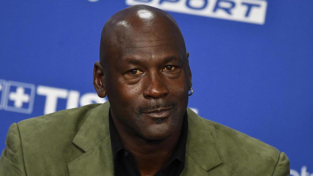 La estrella del baloncesto Michael Jordan.
