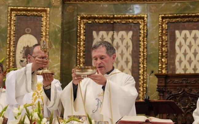 El obispo de Bilbao, Joseba Segura, en la Basílica de Begoña.
