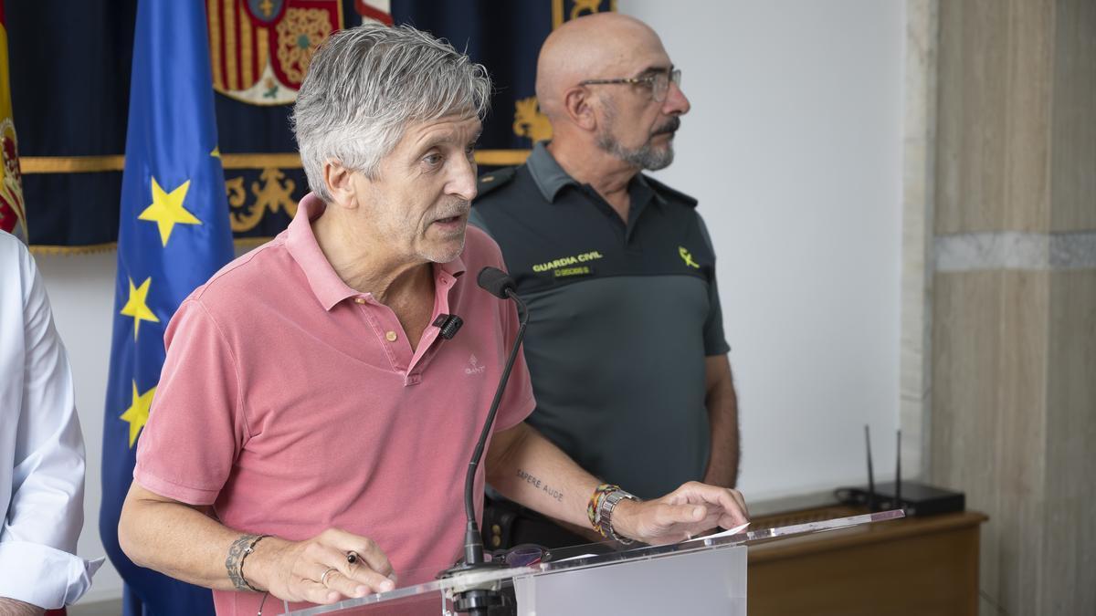 El ministro del Interior, Fernando Grande-Marlaska, ofrece declaraciones a los medios en la sede de la Delegación del Gobierno.