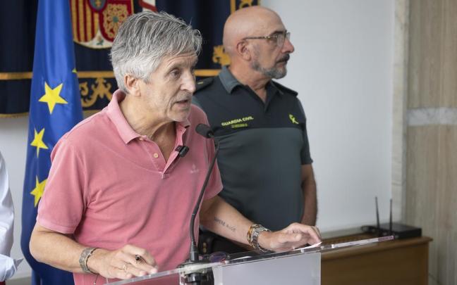 El ministro del Interior, Fernando Grande-Marlaska, ofrece declaraciones a los medios en la sede de la Delegación del Gobierno.