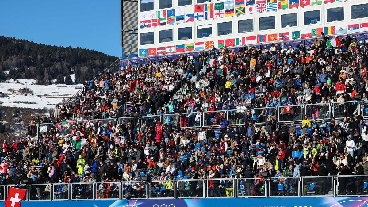 Imagen del público en una de las gradas creadas para los Juegos Olímpicos de Invierno de Milán-Cortina.