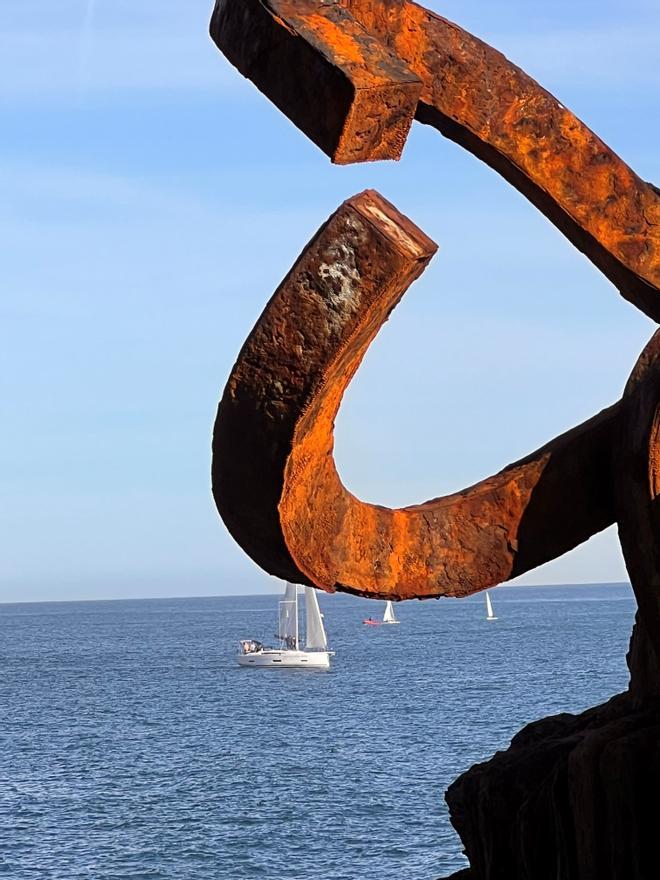 Sus barcos son veleros.