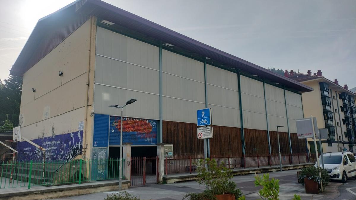 El frontón Iturrigorri, donde se habilitarán vestuarios y un baño público, además de ampliar las gradas.