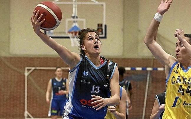 Arregui haciendo una entrada a canasta.