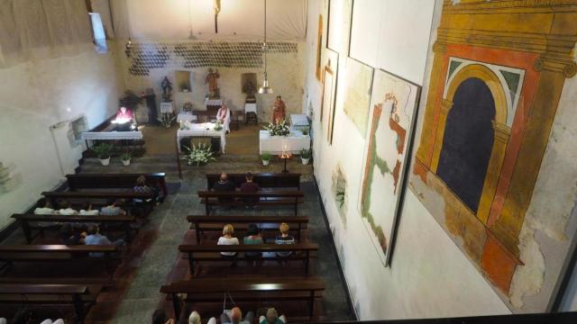 La ermita guarda pinturas que van desde el período medieval al neoclásico, recuperadas en una obras de restauración que se llevaron a cabo en 1989.