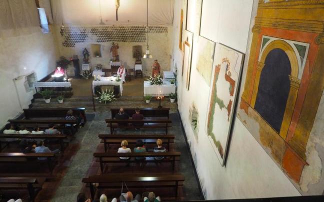 La ermita guarda pinturas que van desde el período medieval al neoclásico, recuperadas en una obras de restauración que se llevaron a cabo en 1989.
