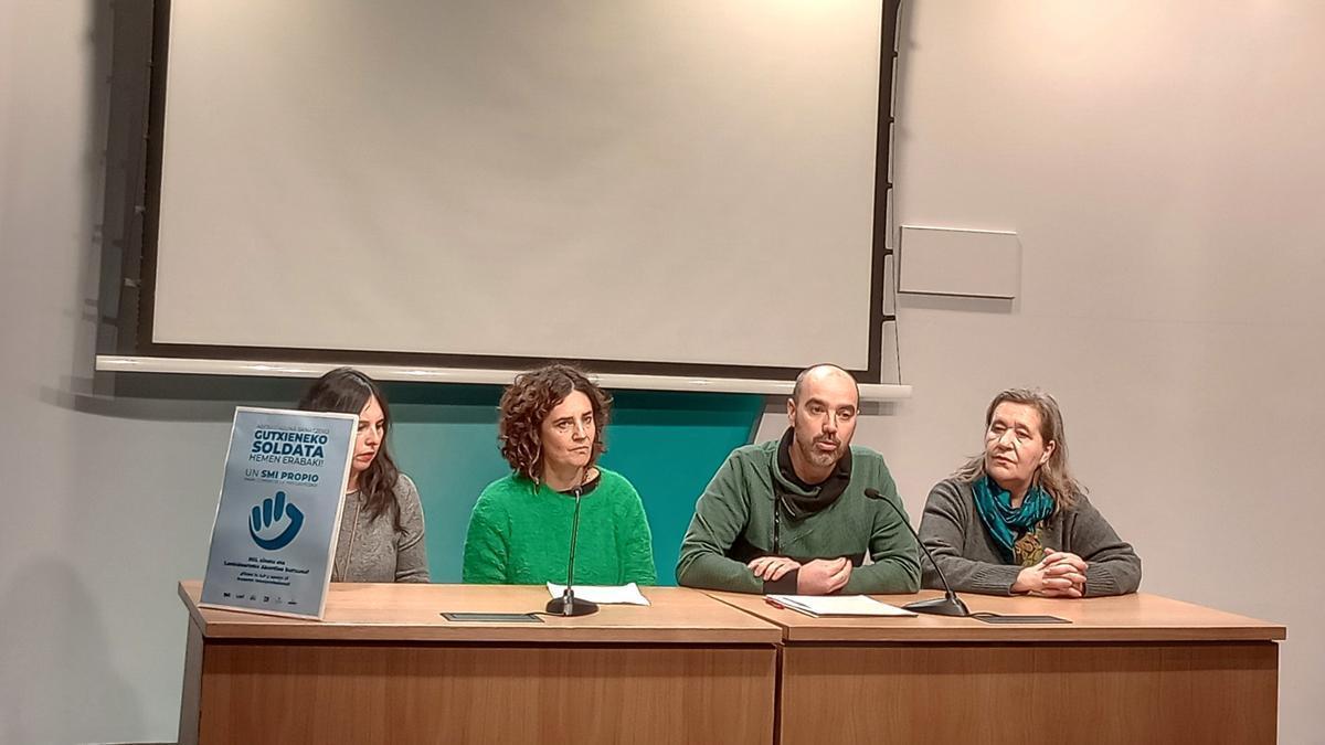 Sandra García (Steilas), Oihana Lopetegi (LAB), Pello Igeregi (ELA) e Isabel Castro (ESK).