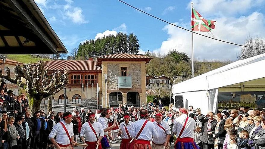 Grupo de danzas de Elciego.