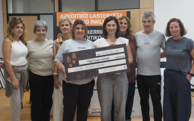Ttipi-Ttapa entregó un simbólico cheque gigante de 17.000 euros a la Fundación Cita Alzheimer.