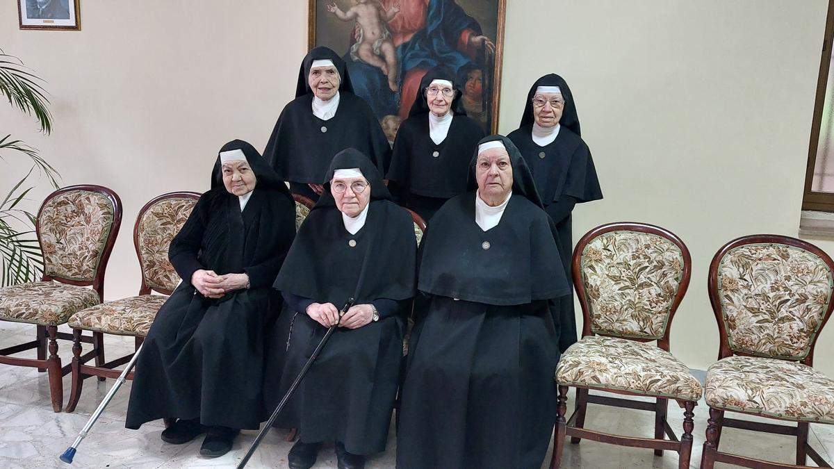 Religiosas de la orden de las Siervas de María, antes de su marcha de Azpeitia a otros destinos.