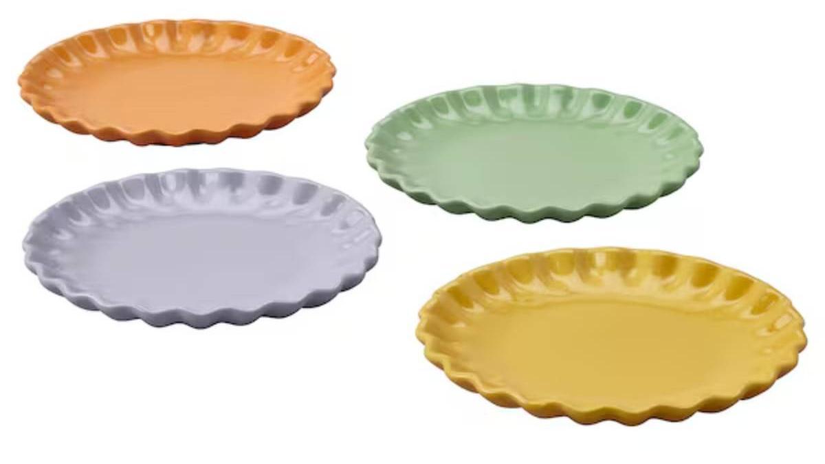 Vajilla Höstaguille con platos de colores variados