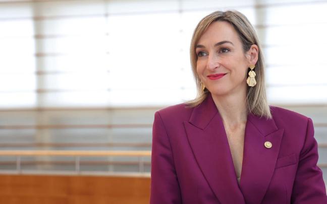 La consejera de Autogobierno, Maria Ubarretxena, en la entrevista realizada en el Kursaal de Donostia