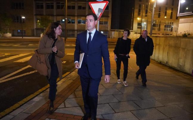 Imanol Pradales, anoche antes de participar en el debate electoral en EITB.
