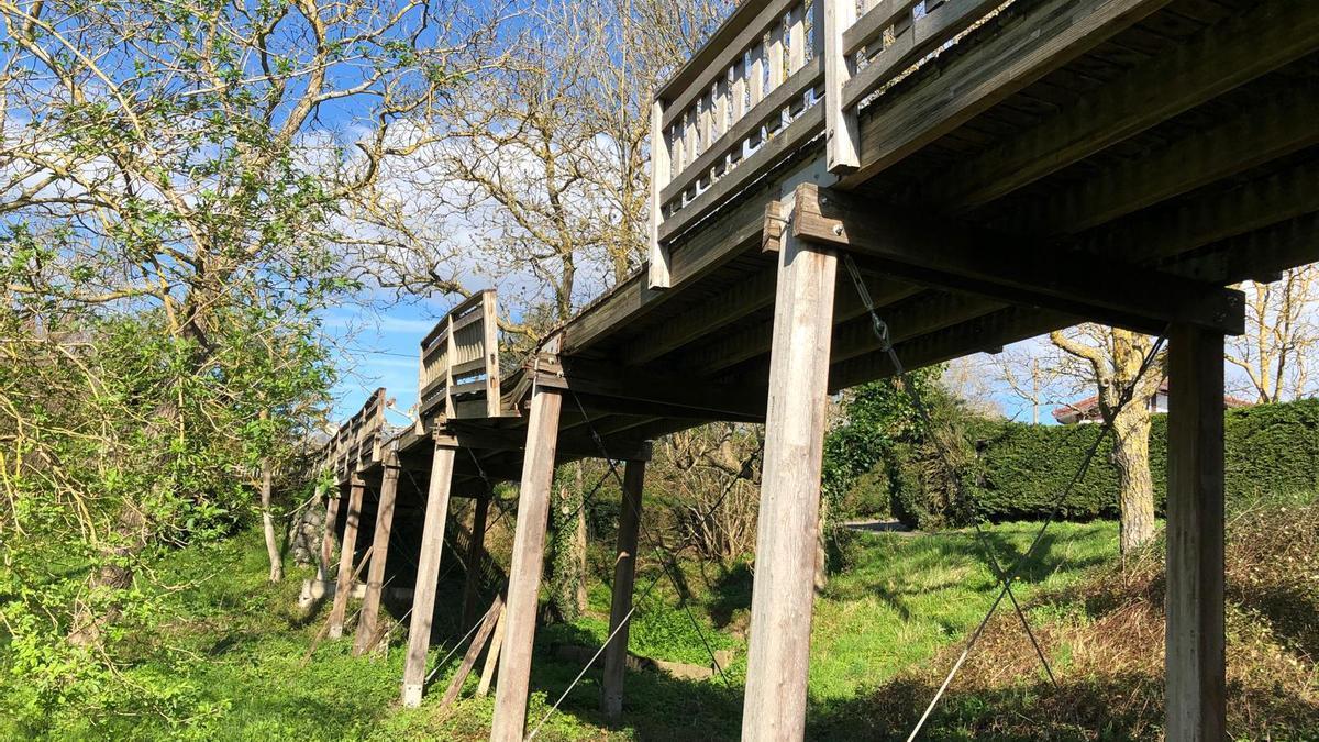 Estado actual del puente que atraviesa el bidegorri.