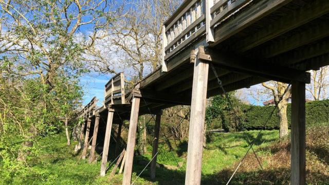 Estado actual del puente que atraviesa el bidegorri.