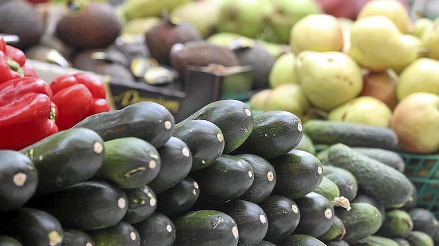 Puesto de hortalizas y frutas en un mercado. | FOTO: OSKAR MONTERO