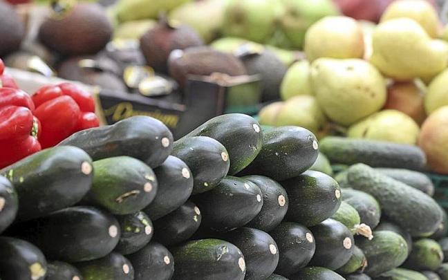 Puesto de hortalizas y frutas en un mercado. | FOTO: OSKAR MONTERO Puesto de hortalizas y frutas en un mercado. | FOTO: OSKAR MONTERO